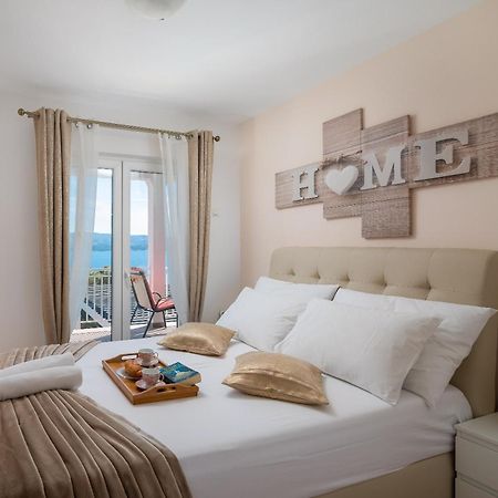 Luxury Seafront Villa With Heated Pool, Jacuzzi, Sea View, 150 M From Beach Stanici Exterior foto