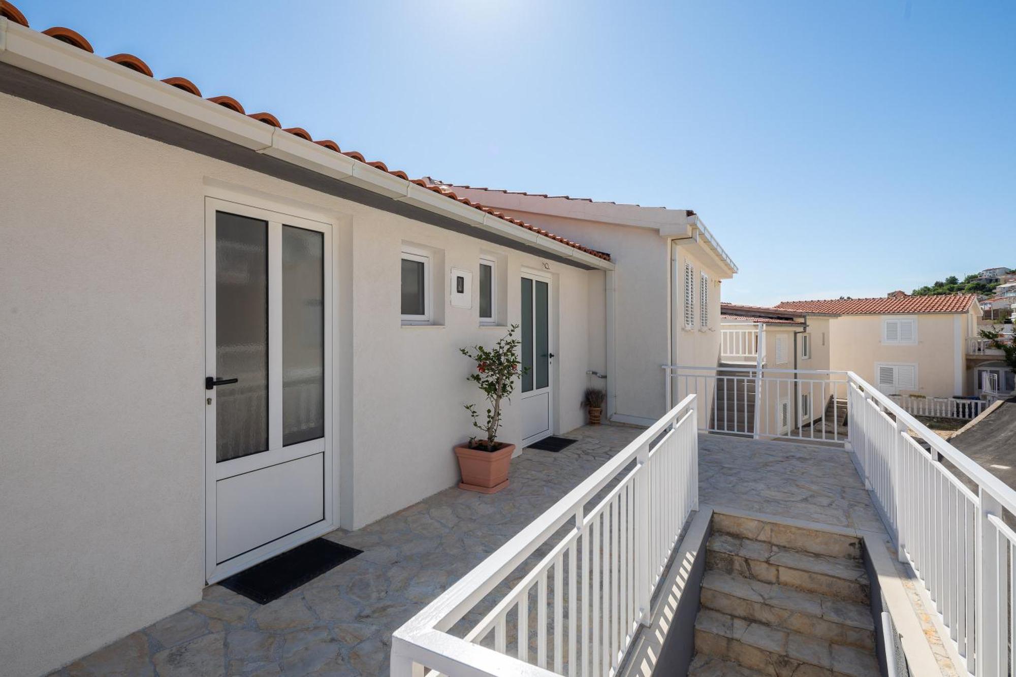 Luxury Seafront Villa With Heated Pool, Jacuzzi, Sea View, 150 M From Beach Stanici Exterior foto