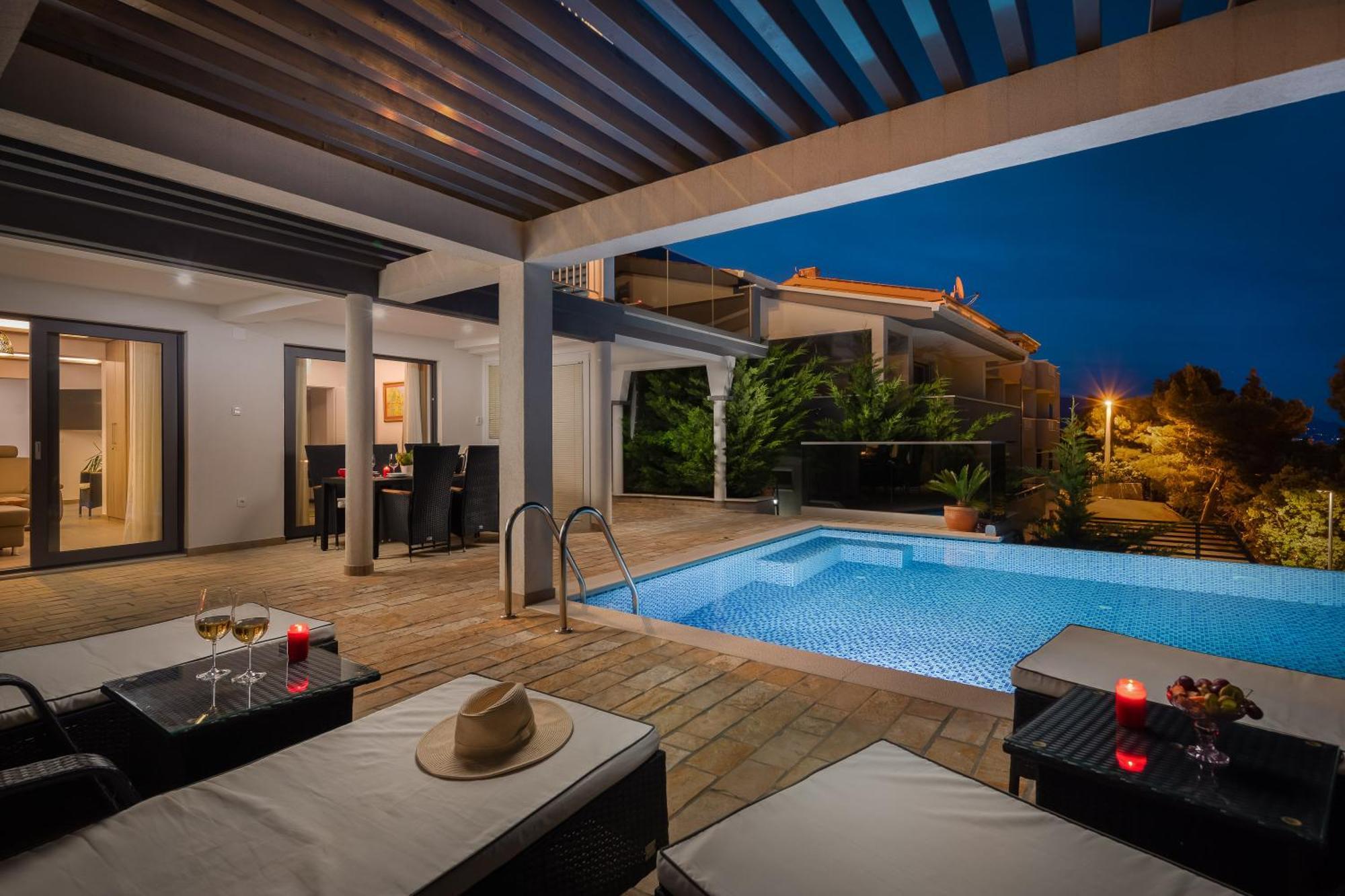 Luxury Seafront Villa With Heated Pool, Jacuzzi, Sea View, 150 M From Beach Stanici Exterior foto